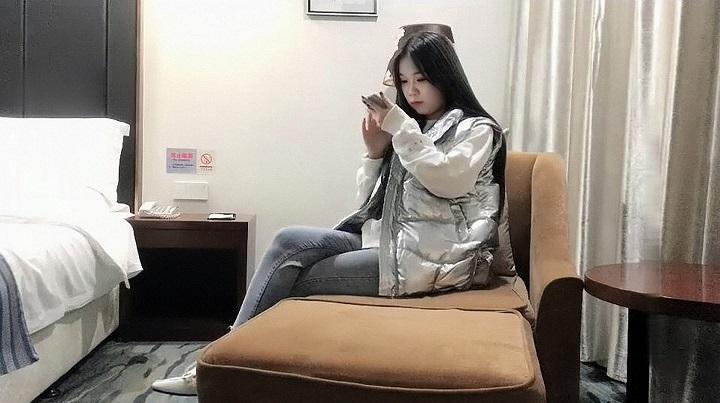 探花推荐-约清纯小美女，鸡鸡硬了又软，妹妹很生气，大力操
