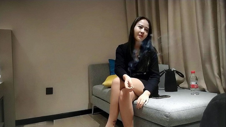 探花-约极品长腿嫩模，身材好，沙发猛操