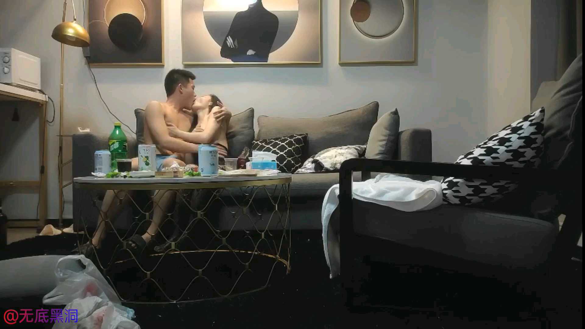 3两对情侣换妻玩法尽然当着老公的面给别人口交特别刺激