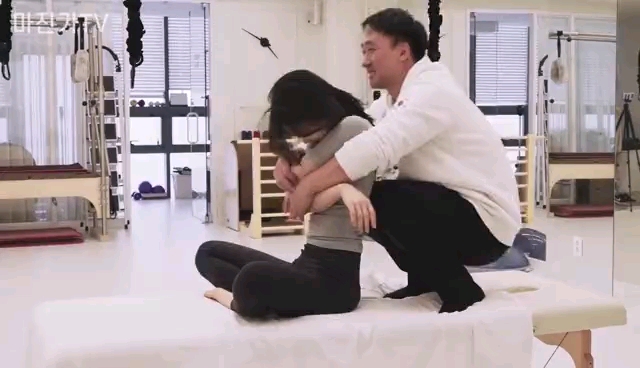 韩国美女正骨按摩：看美女学技术05