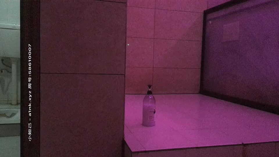 跑会所双飞少妇，两个小姐姐配合默契伺候得爽歪歪