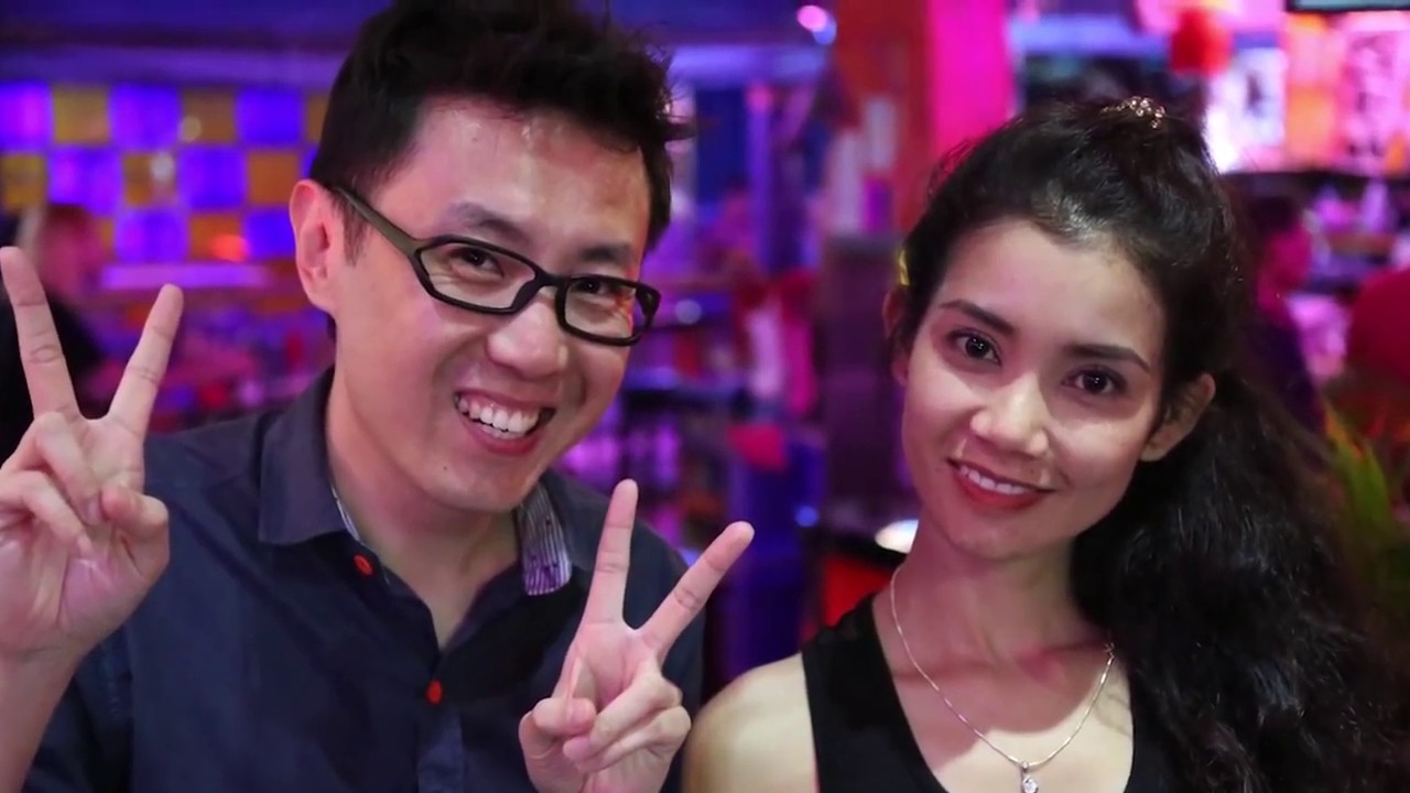 小鹏奇啪行第二季第2集 S02E02 再遇泰国妈妈桑，红灯区无删减大尺度镜头首公开.mp4