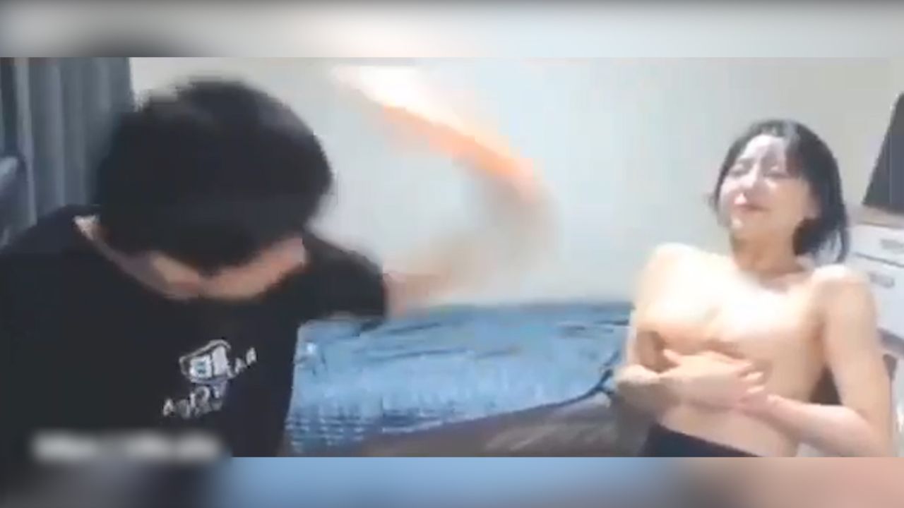 韩国情侣作死，用拖鞋抽乳房，女孩疼的直叫