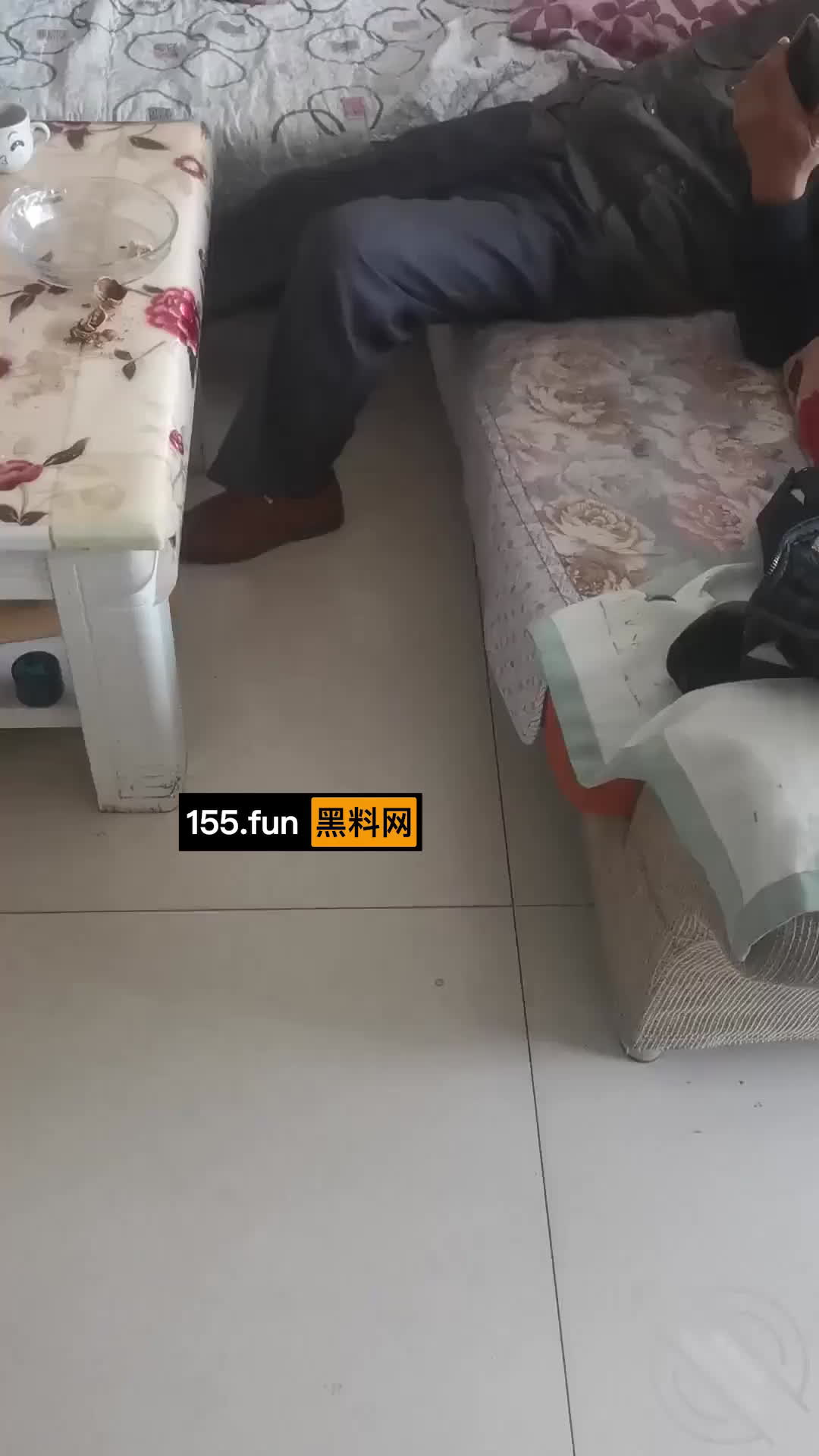 叔叔进门，我在厨房⼝爆我妻姐