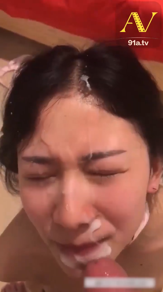 [网曝视频]吃进去不要咽，然后吐出来，懂吗 开宾利的表哥刚发我的视频