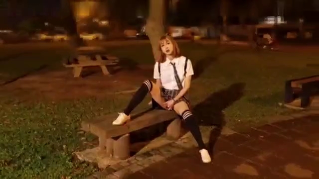 韩国绝美ts深夜公园露出射精，颜值不错值得一看