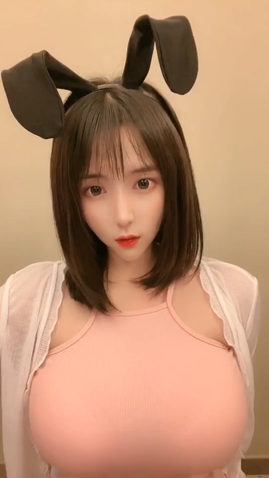 大奶美女这奶子真大呀
