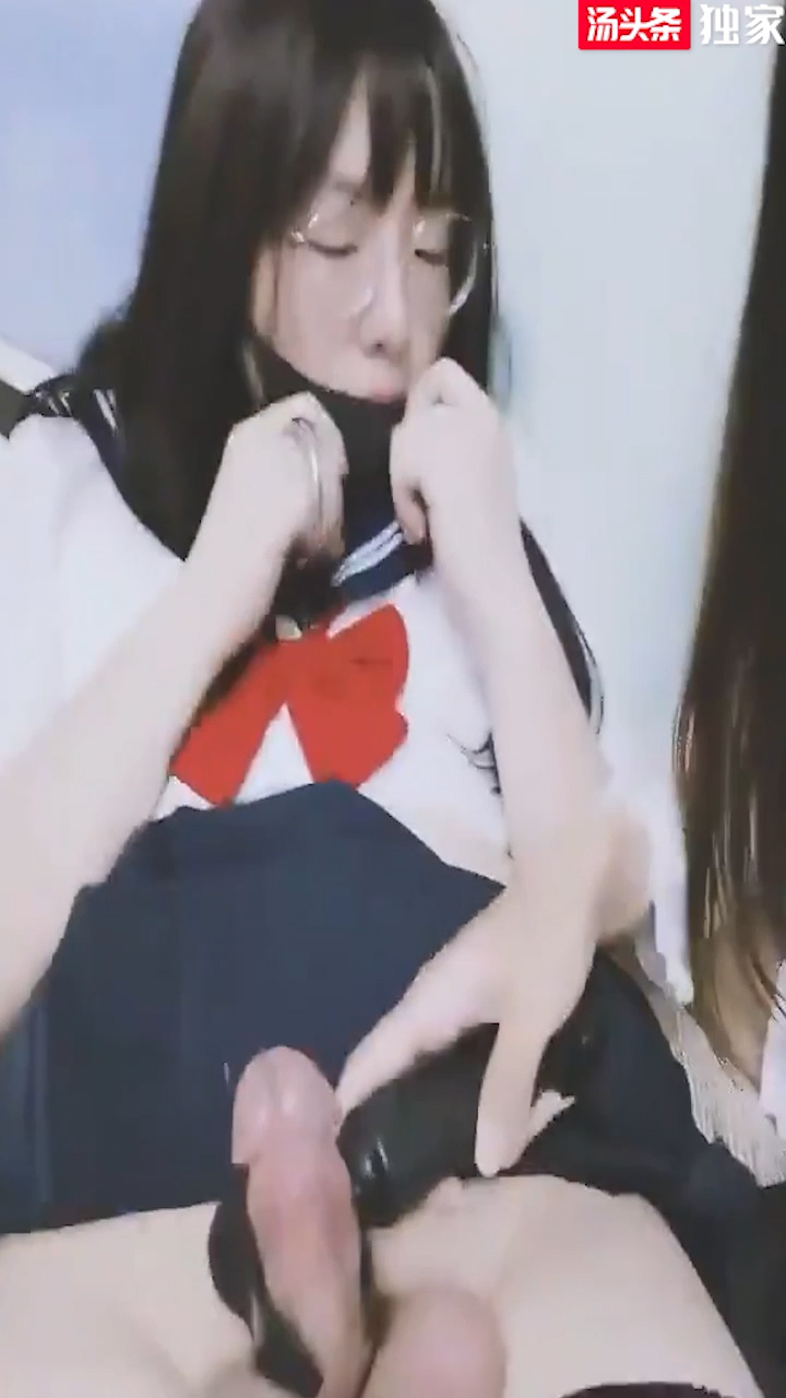 伪娘人妖 两个大学伪娘 在宿舍玩鸡鸡 射出大滩精液