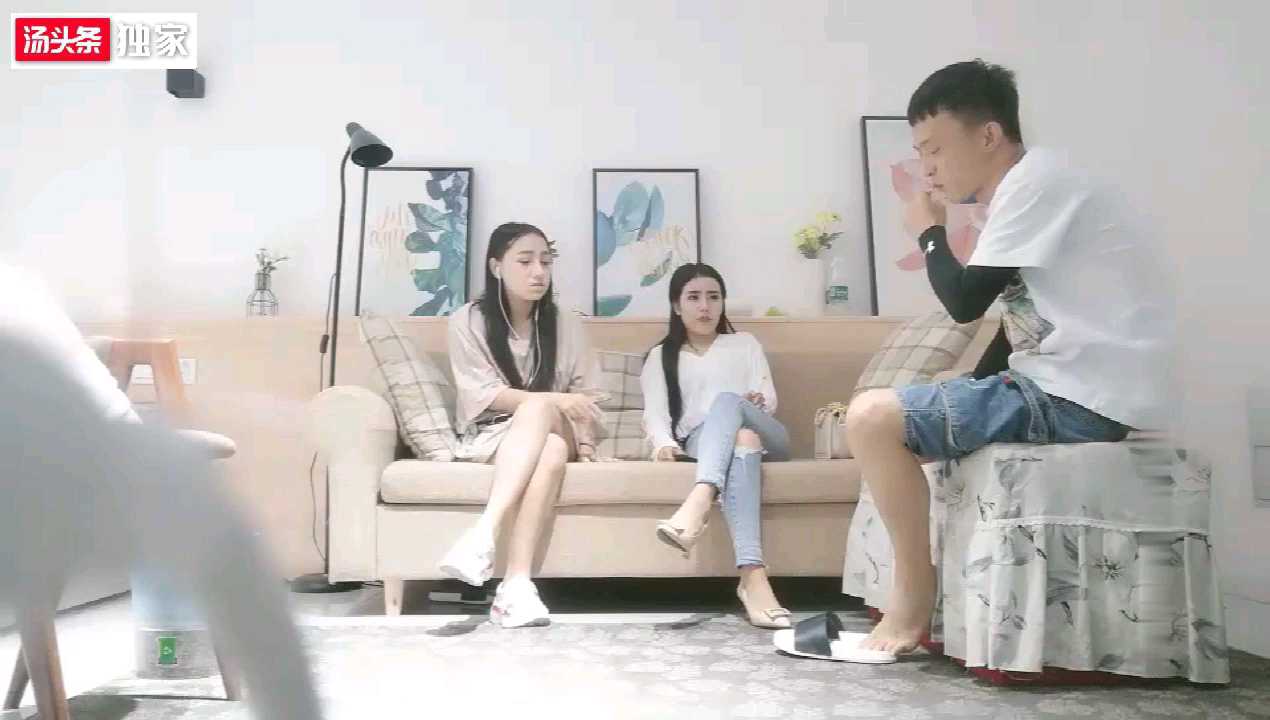 K神推荐-千人斩嫖老师约了两个嫩妹玩双飞2关注我看后续