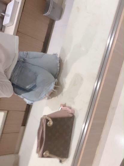 斗鱼小小玉酱 公厕母狗式露脸自拍系列1 黑红奶罩