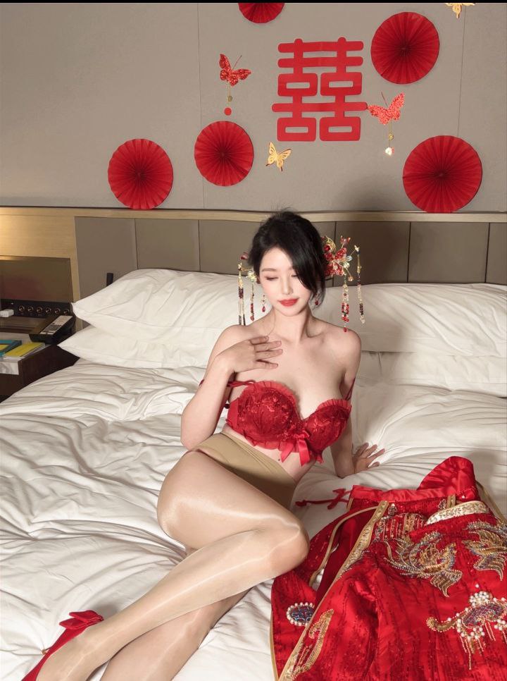 抖音世利诱惑擦边视频精选，这种才叫擦边视频好吧，让你看不到露点的地方，但是又让你欲罢不能 第二部