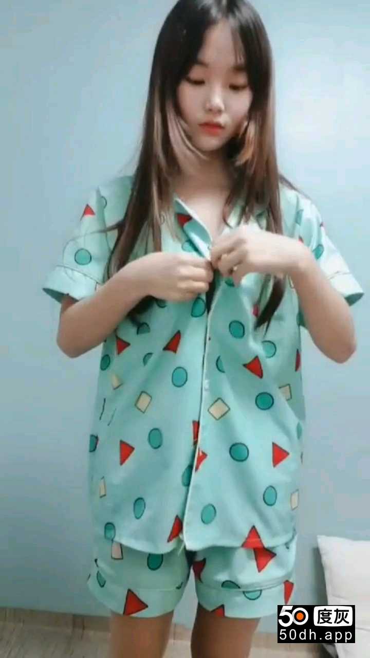 小美女裸体自拍系列，超级嫩