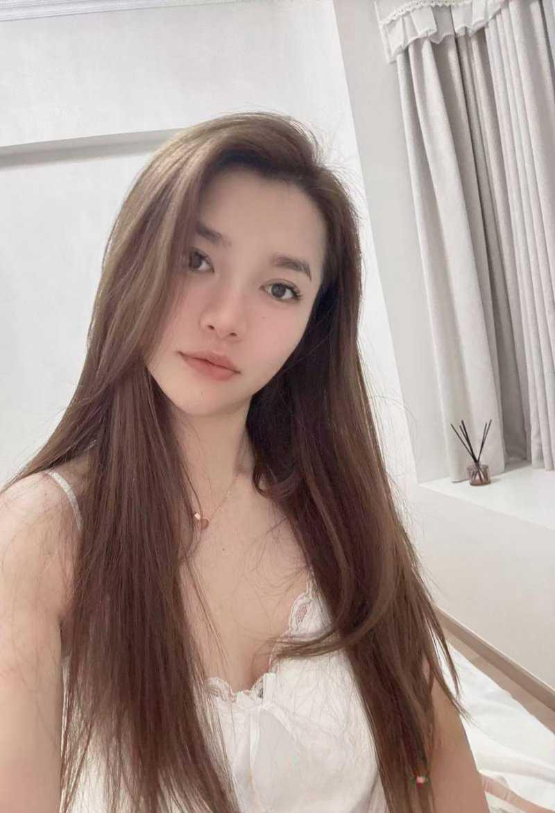 深圳北海粤宴老板娘陈英梅为抢生意发裸照勾引顾客，被顾客后入视频曝光，这身材颜值也太棒了吧