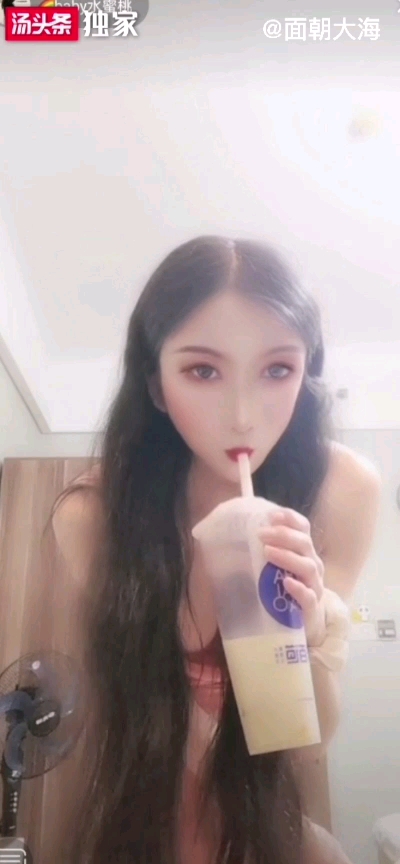 抖音主播走光漏大奶子！