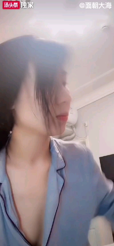 抖音漂亮主播直播走光！（加入粉丝团收费视频免费看）
