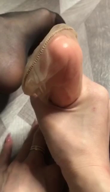 美女丝袜足交诱惑不停哼哼