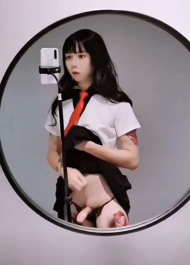 超可爱淫荡人妖伪娘穿学生装直播发骚掀起小裙子露出玩弄大鸡巴自慰高潮超淫荡