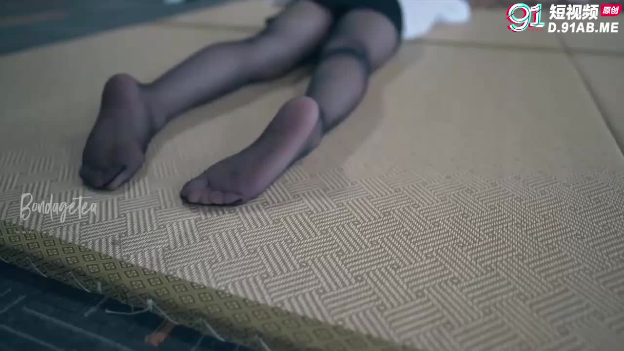 黑丝熟女的极乐：SM调教与炮机狂欢 窒息高潮的极致诱惑 熟女的私密快感大公开