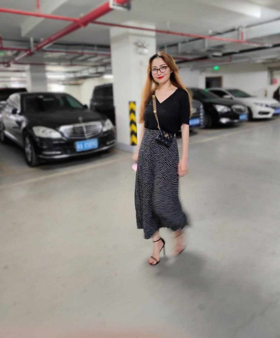 高价拿下理发店人妻老板娘 和佳 就喜欢看着她的大奶子，操她的小骚穴