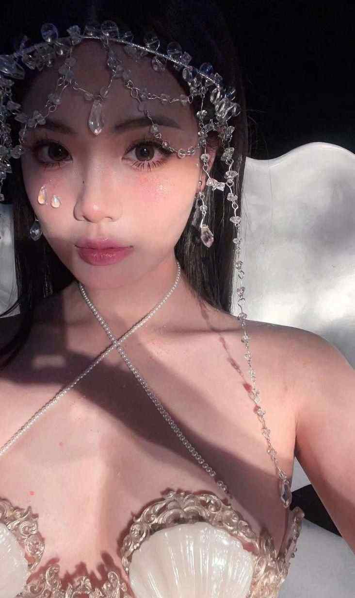 艺术系高颜值反差小母狗，女神范儿背后却很骚，喜欢约炮求操