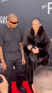 绿帽奴侃爷Kanye West让娇妻Bianca 真空亮相格莱美红毯 侃爷真大方天天秀矫情大奶
