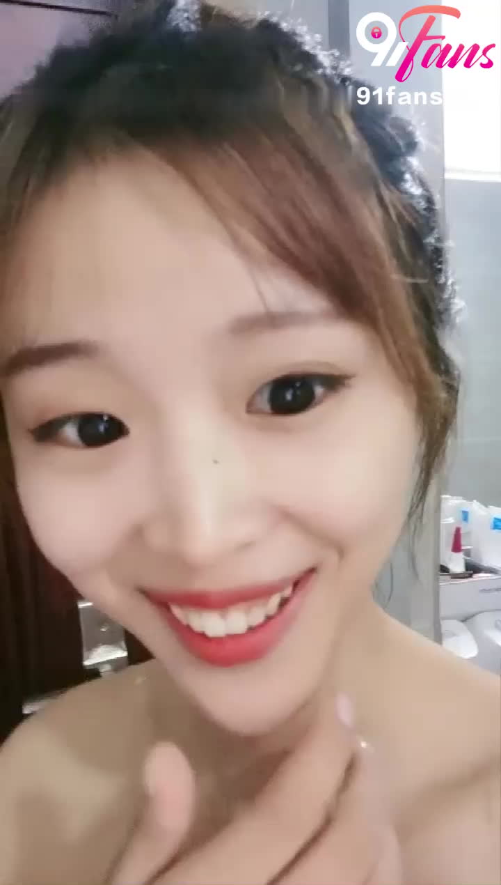 微笑主播洗完澡风狂插逼