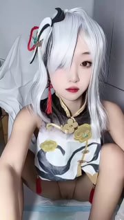 顶级福利姬 神探狸狸 cos申鹤 高颜值配上美腿 水晶棒直捅花芯！