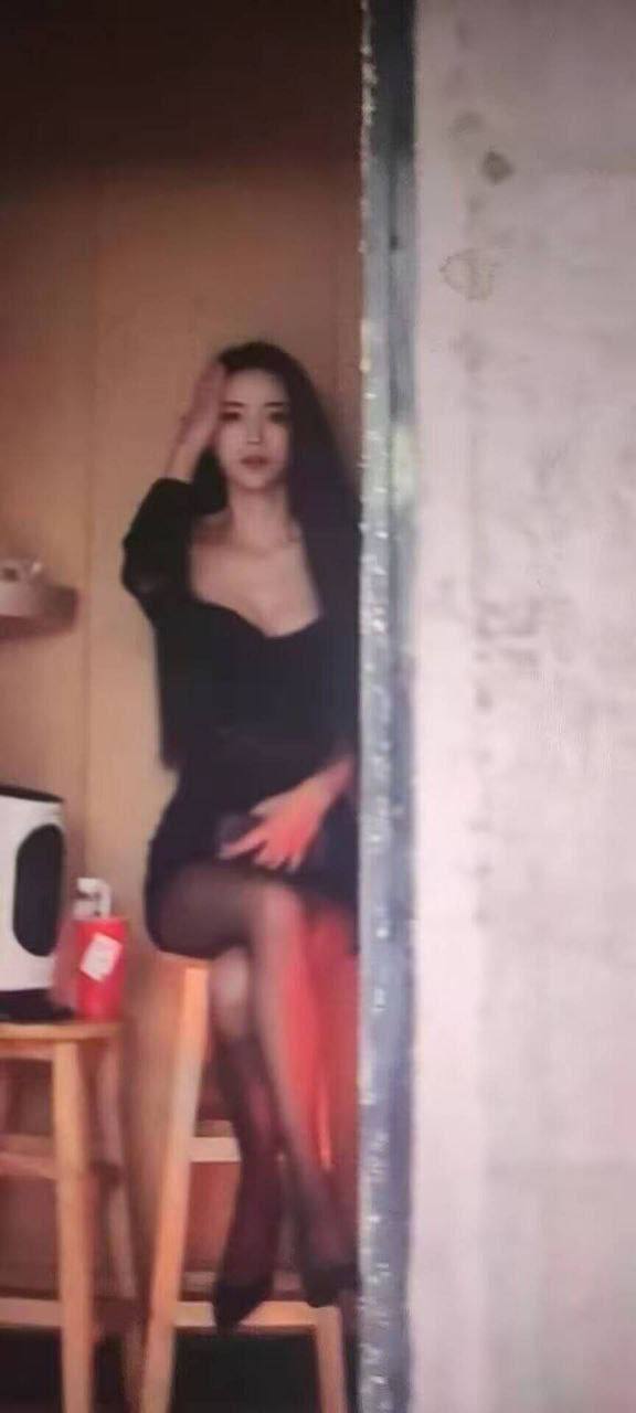 长沙玉兰路站街女花魁 几十号人排队都要上的极品 已被神秘大哥约炮家中内射