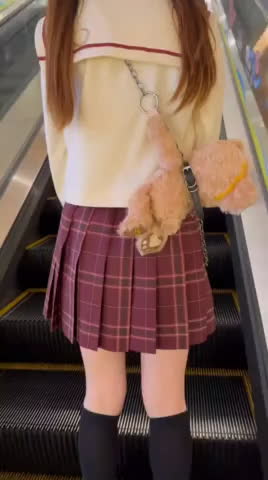吃完饭就去开房 JK短裙小妹还是懂点江湖规矩 操的乱叫
