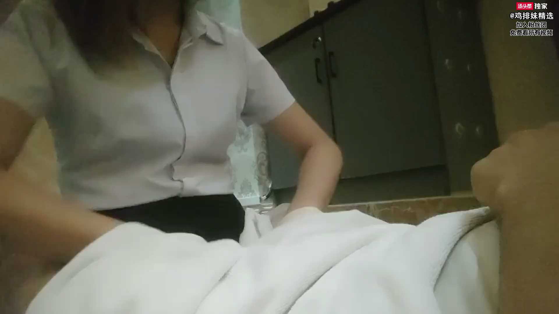 ②【按摩勾搭】惠州按摩店单纯美艳少妇，刚来上班就被拉下海你鸡巴好硬啊