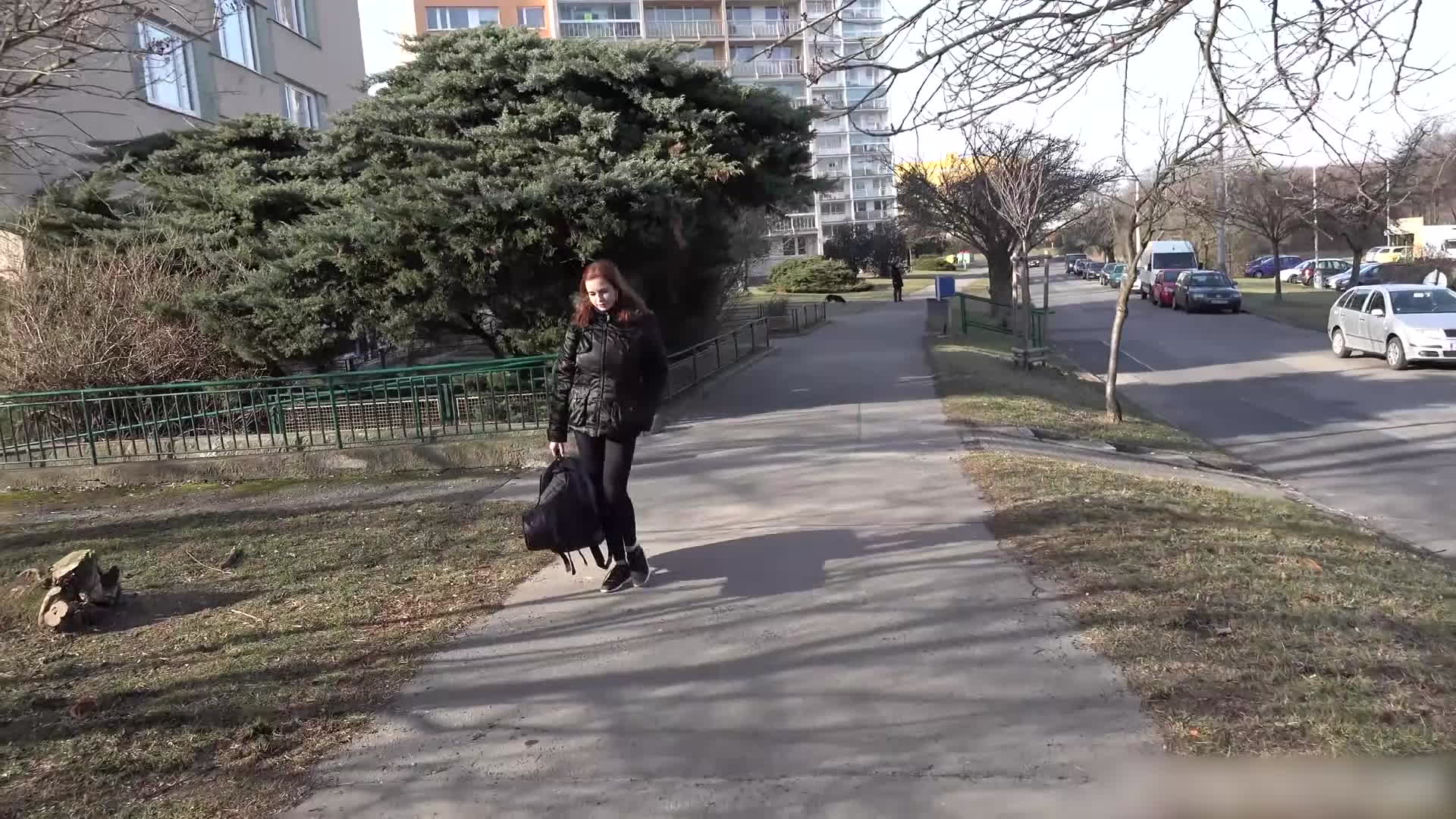 搭讪清纯小提琴家 加钱让他裸体演奏 没想到奶子这么大 后面直接拉到酒店啪啪内射
