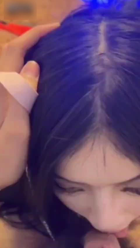 喜欢被调教的母狗，看 J8 的眼神一向这么深情吗？