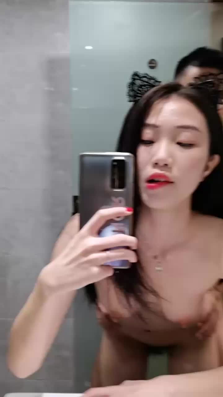 最爱对着镜子干