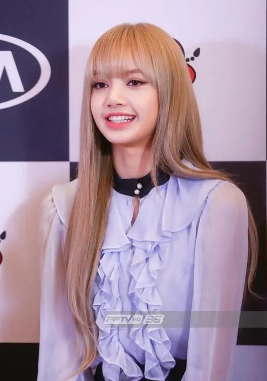 独家首发~韩国顶流明星【Lisa】疯马秀真的脱了，超近镜头高清视频不对外表演，果然是女神。