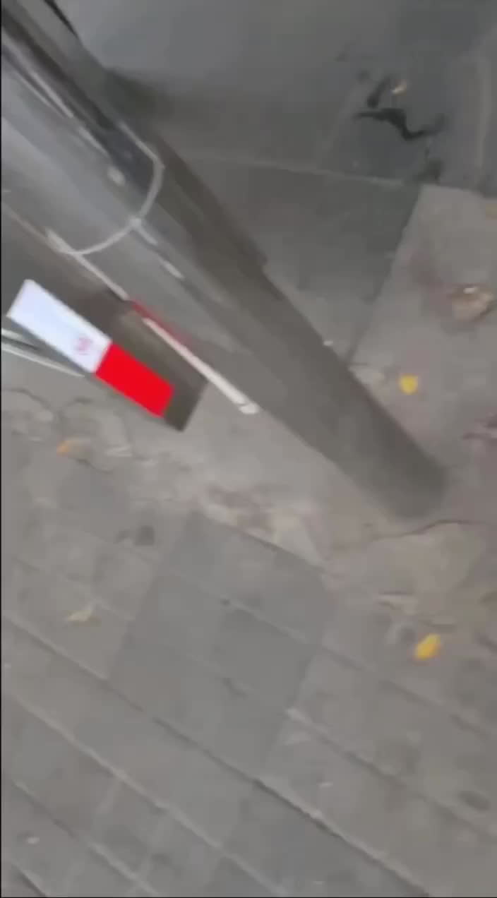 站台上偷偷的尿在小姐姐身上，贼爽🤪