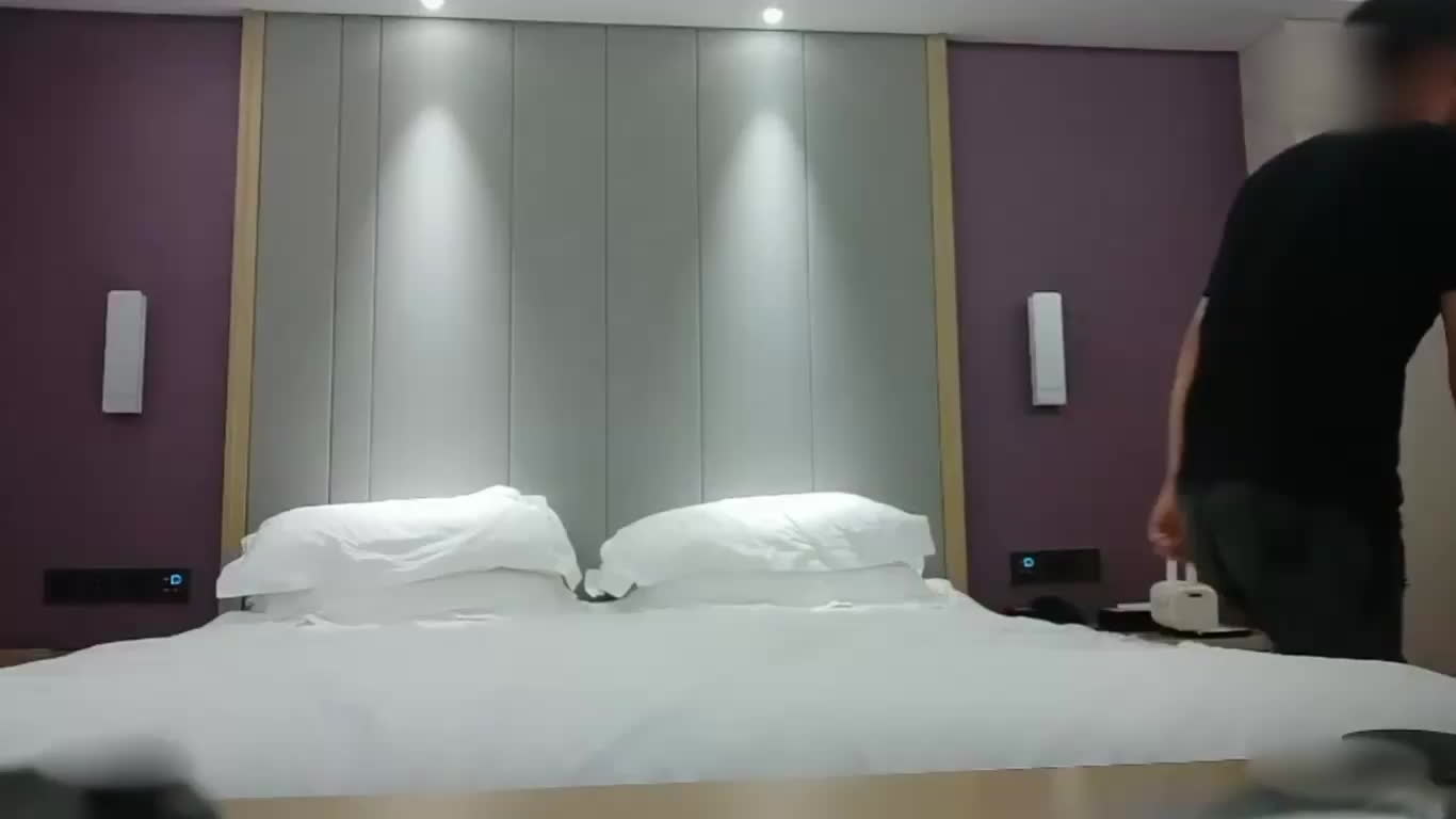 东北大奶熟女人妻 太亮啦好尴尬 快干我受不了了