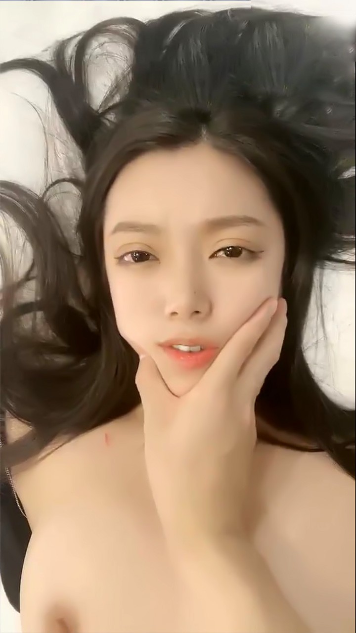 骚逼女友后入爽翻天 口交吸得鸡巴颤 翘臀狂摇女上位浪到爆