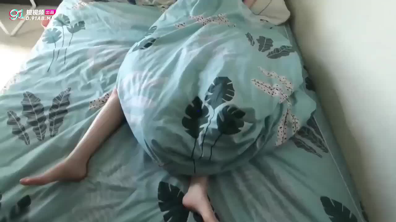 大奶女友大清早就想要了 只能满足她 无套输出