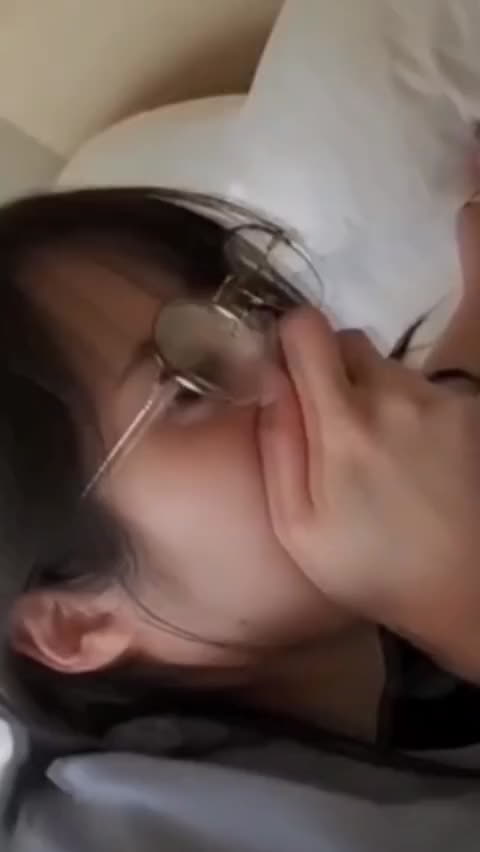眼镜娘果然反差母狗，公司同事找我约炮翻云覆雨，各种姿势换个不停