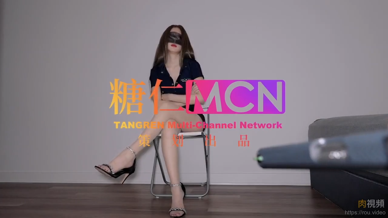 女警蜜穴救援献身救老公被抢匪内射饼干姐姐 成为换取自由的关键。抢匪粗暴地内射在她的子宫深处