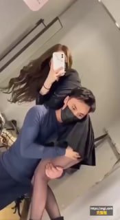 健身房教练爆操极品女学员 娇嫩的肌肤在粗野的撞击下泛起红晕，双峰随着每一次的挺刺而剧烈起伏