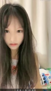 美女裸聊之高颜值小姐姐，极品身材和明星颜值，这个小穴也是巨粉，这又是谁的一辈子