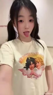 性感少女私密互动尽显欲望，火热自慰与玩具挑逗场面，激情夜晚沉浸挑逗氛围