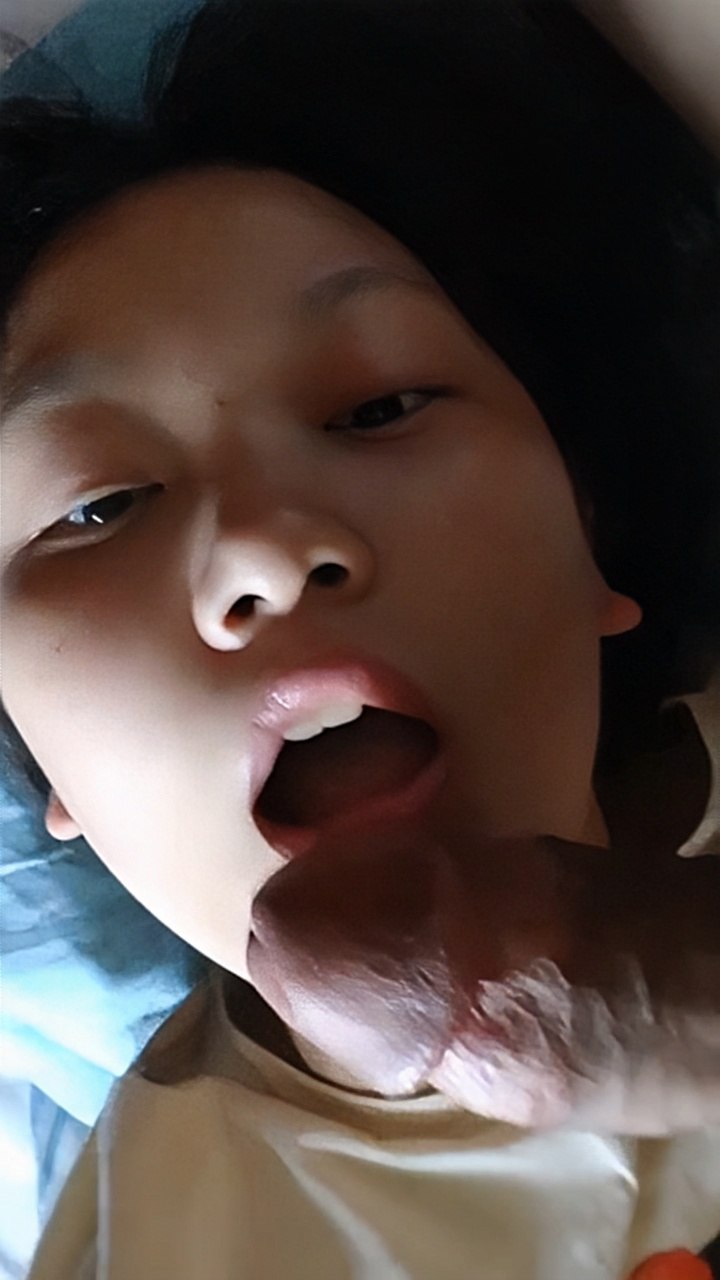 甜蜜惩罚，主动献出樱桃小嘴，让你沉沦其中，享受身体和心灵的双重酥软，体验极致快感。