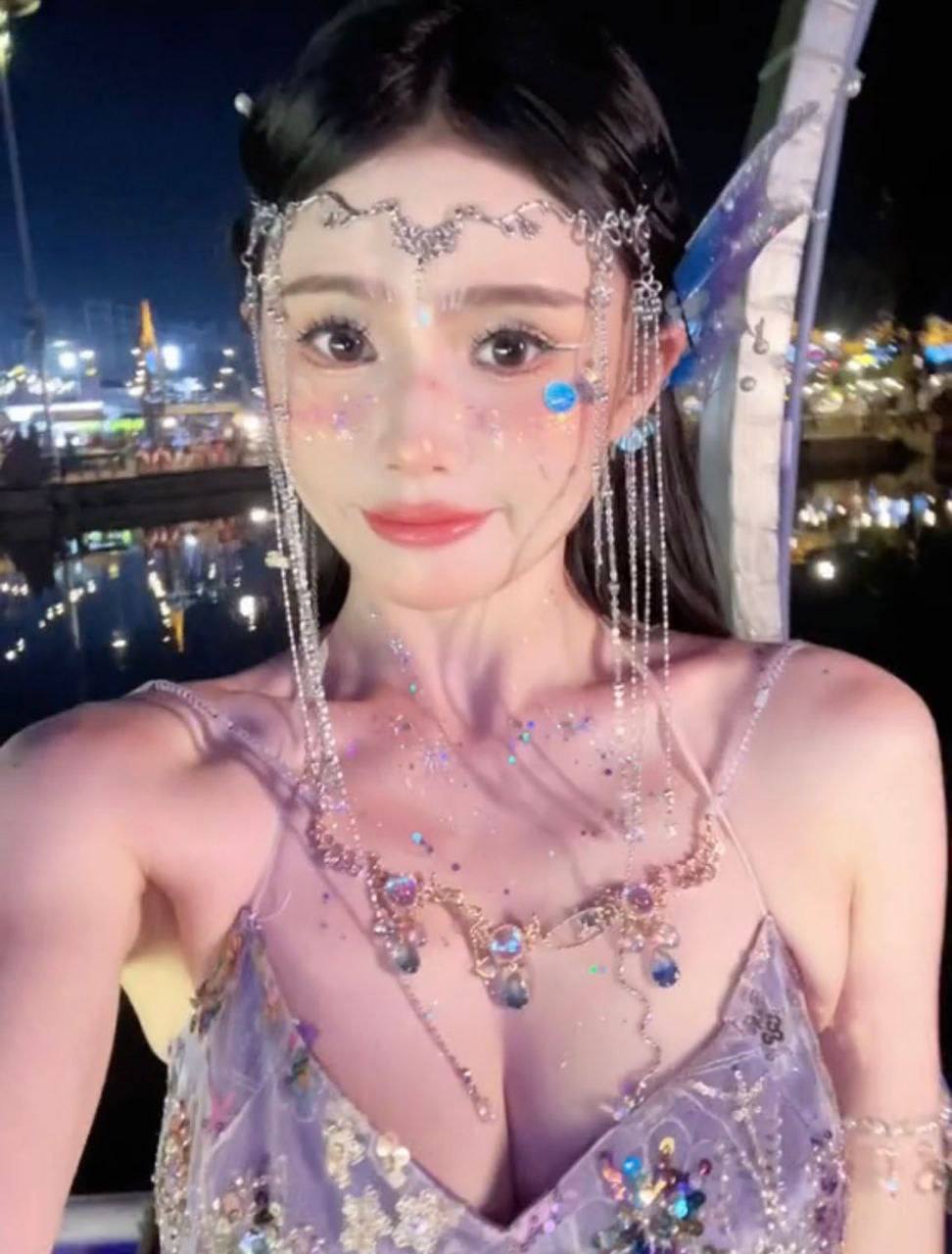 13万粉丝纯欲网红莉莉私密视频曝光，白嫩皮肤与迷人曲线完美展现