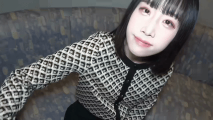 白天是甜美可人的邻家女孩，夜晚却化身性感尤物，性欲旺盛、狂野，她会用那双灵巧的舌头和湿润的私处，让你体会狂野的性爱