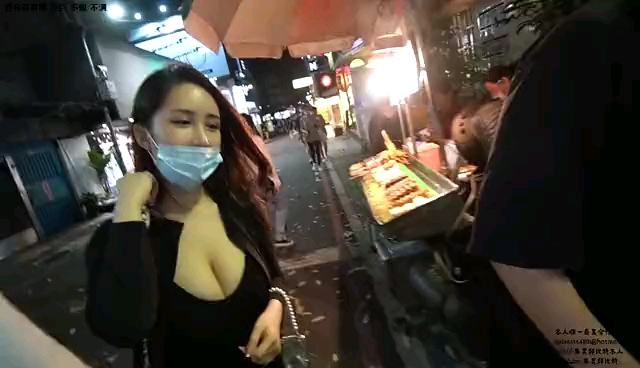 台湾街头火辣素人私密挑战 高能互动暧昧动作连连 身材火辣动作诱人