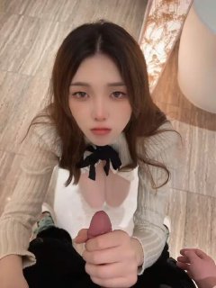 极品颜值妹子小母狗在饭店给主人清理鸡巴，口交吃鸡，后入抽插，妹子颜值非常顶-1