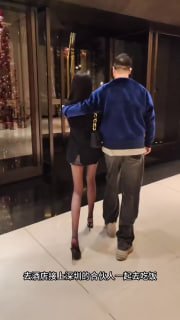 推特极品御姐 LuckyQL777 顶级九头身材 无毛白虎穴，被金主叫上兄弟一起玩弄，小母狗花活不断