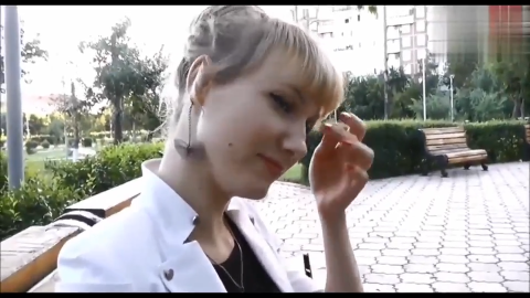 丝袜控必看！德国丝袜美女足交！前半部分！高清版本！